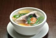 チィノライスダ 魚のスープ（150〜200ペソ）